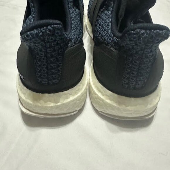 adidas Women's Ultraboost Parley Running shoe size 8.5 - Picture 10 of 13